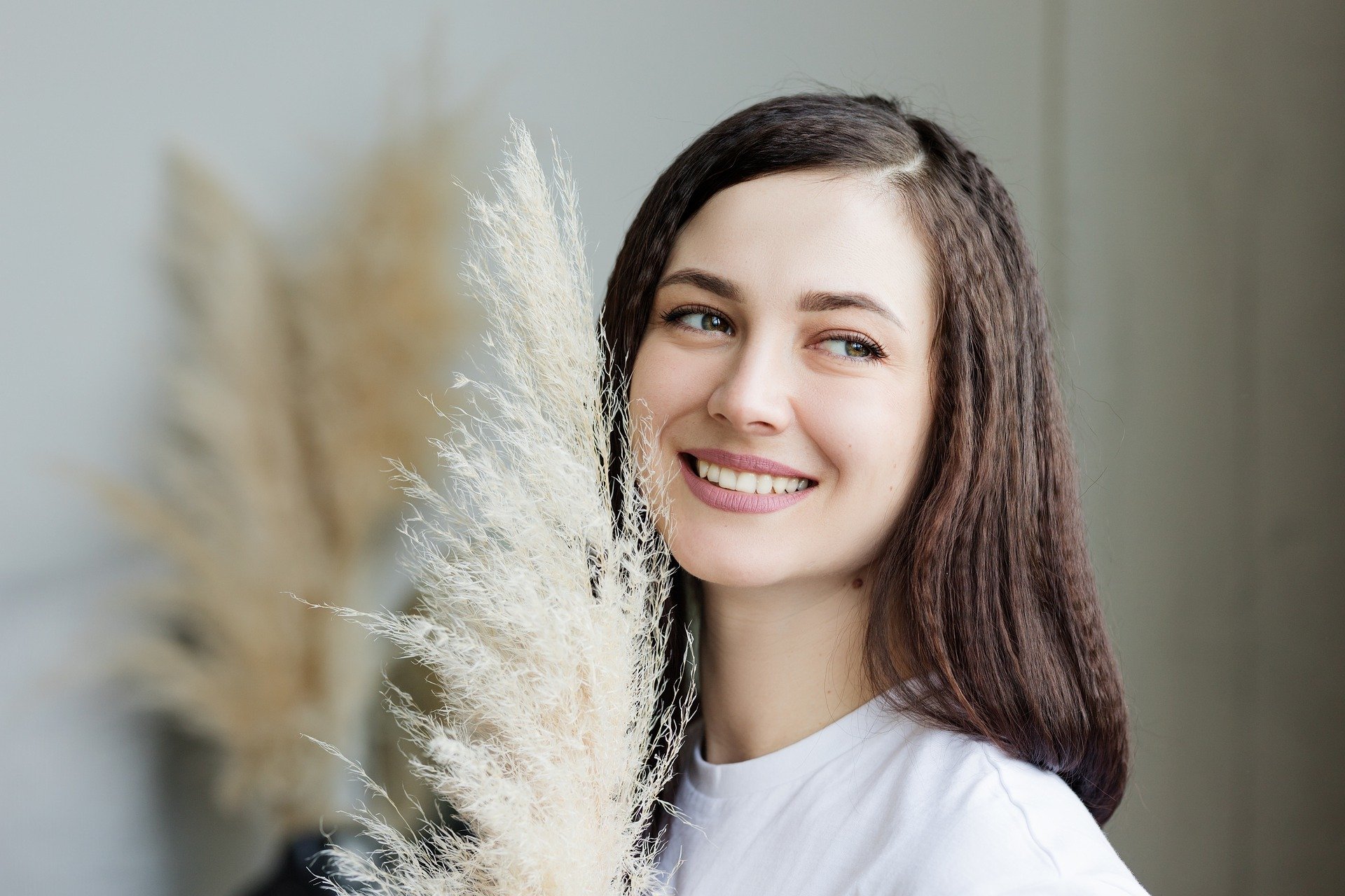 girl with healthy white teeth