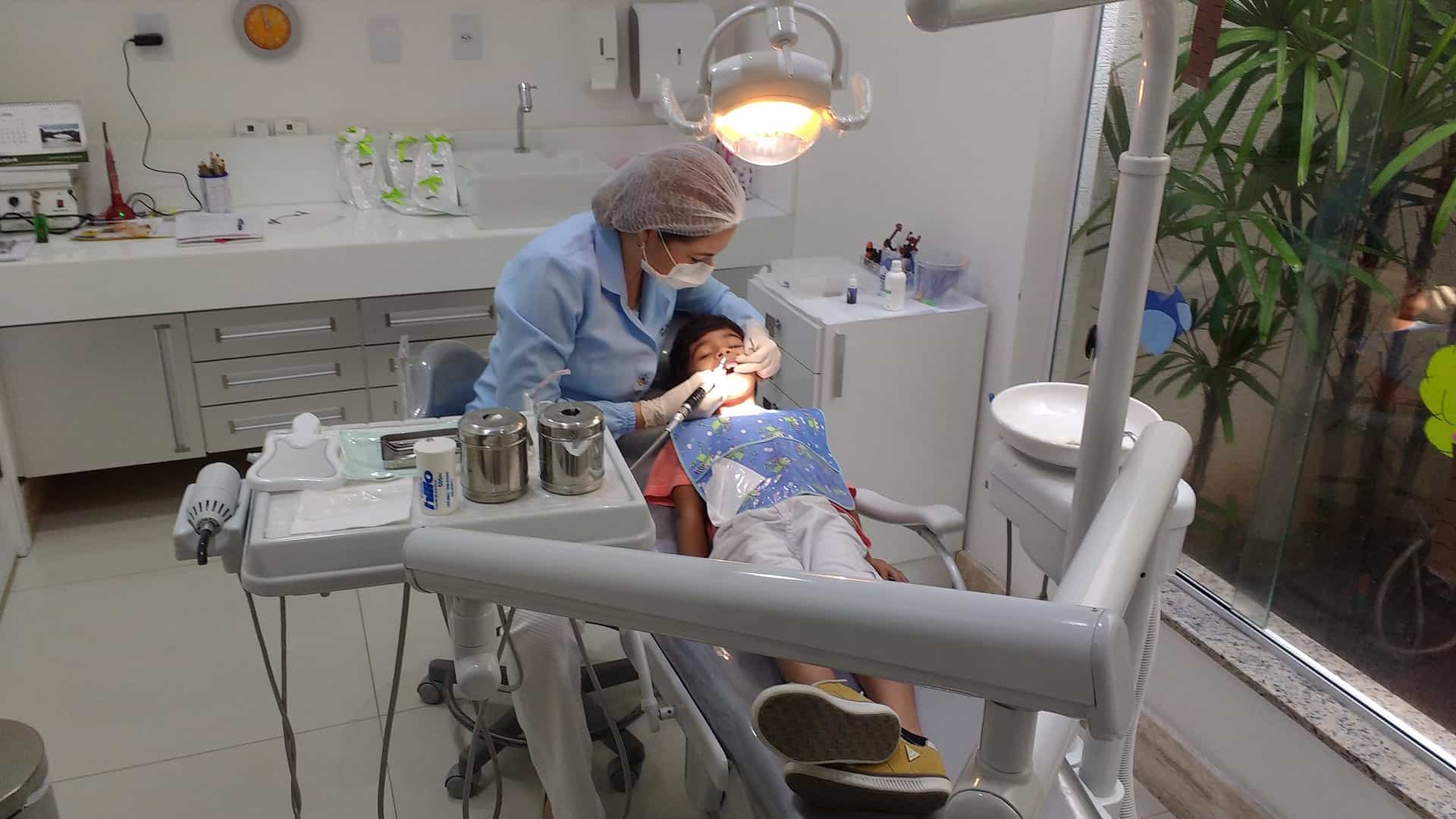 A dentist with her kid patient